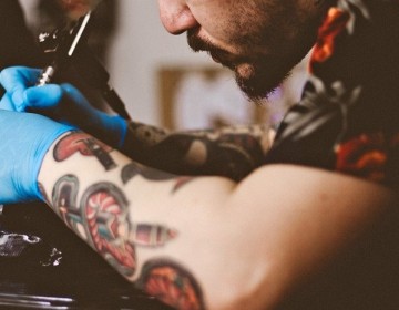 Tatuajes a la vista, decisiones r&aacute;pidas, sostiene un estudio organizacional que da pistas para la contrataci&oacute;n de personal