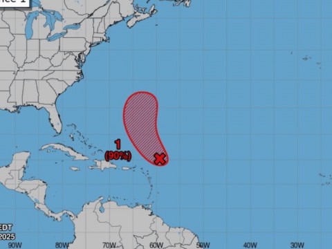 Sistema tiene 90 % de probabilidad de convertirse en cicl&oacute;n tropical cerca de las Antillas Menores