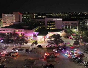 Una persona muerta y 10 heridos tras veh&iacute;culo estrellarse contra sala de emergencias en Texas