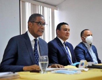 Empresarios textiles reclaman al gobierno pago de RD$500 millones por producci&oacute;n uniformes escolares y mochilas