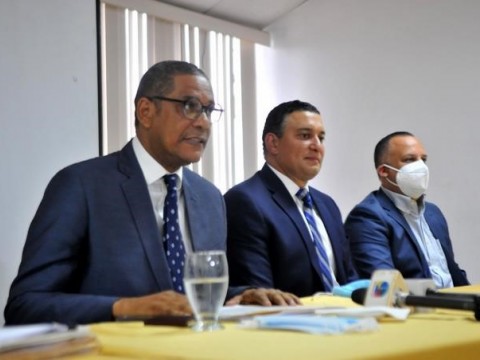 Empresarios textiles reclaman al gobierno pago de RD$500 millones por producci&oacute;n uniformes escolares y mochilas