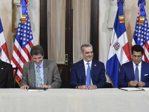 Gobierno firma acuerdo de Cielos Abiertos con Estados Unidos