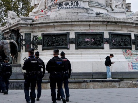 Polic&iacute;a anuncia toque de queda en el centro de Par&iacute;s ante protestas del fin de semana