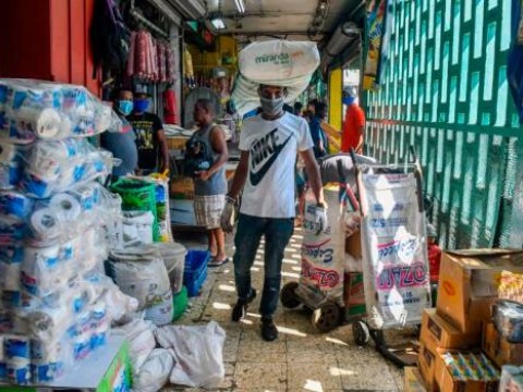 Pago a empleados suspendidos por crisis del COVID-19 se har&aacute; los d&iacute;as 7 y 21
