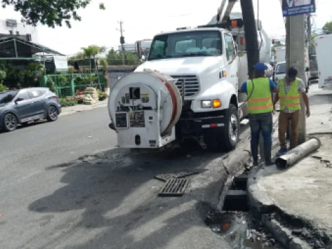Alcald&iacute;a del Distrito Nacional intensifica labores por lluvias