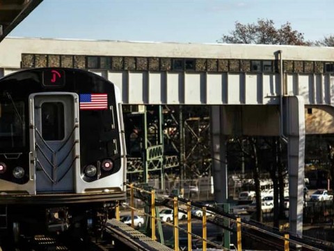 Un estudiante de 18 a&ntilde;os es acusado de incendiar a un pasajero del metro de Nueva York