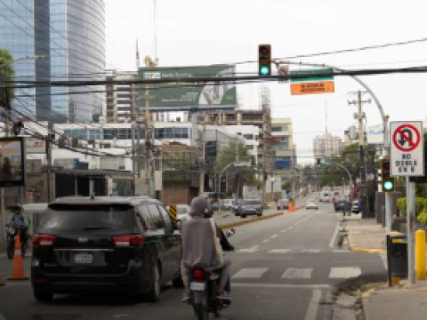 Este lunes se ponen a prueba las nuevas restricciones para el giro a la izquierda en la Lope de Vega