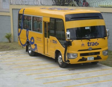 Motoconchistas agreden a chofer del TRAE tras roce con motor que transitaba en v&iacute;a contraria