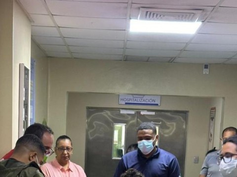 Trasladan al Hospital de Boston adolescente afectado en el incendio de Salcedo
