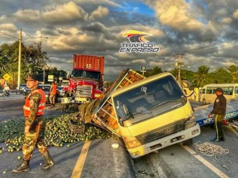 Triple accidente en la 6 de Noviembre retrasa el tr&aacute;nsito desde la regi&oacute;n sur