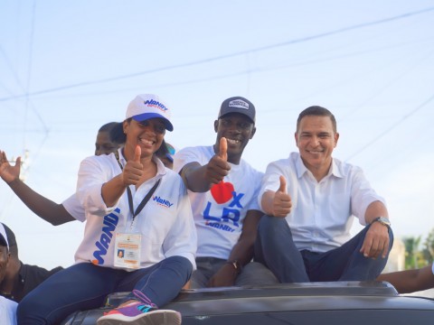Wandy Batista celebra su victoria como diputado con una caravana que recorre todos los sectores de La Romana