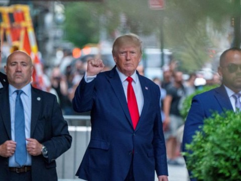 Los abogados de Trump reciben la citaci&oacute;n de la comisi&oacute;n que investiga el asalto al Capitolio