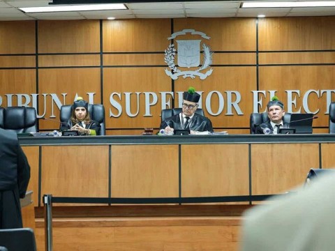 La JCE defiende a capa y espada el veto de encuestas