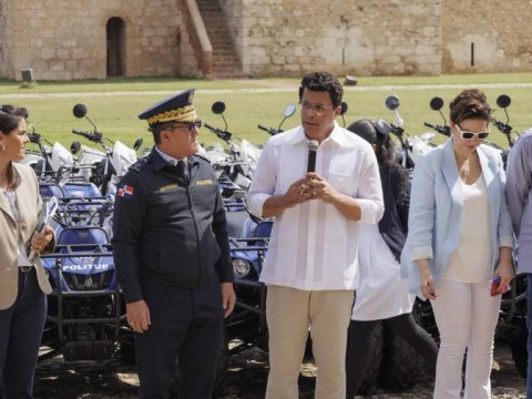 Turismo reforzar&aacute; la seguridad en la Ciudad Colonial y entrega equipos a Politur