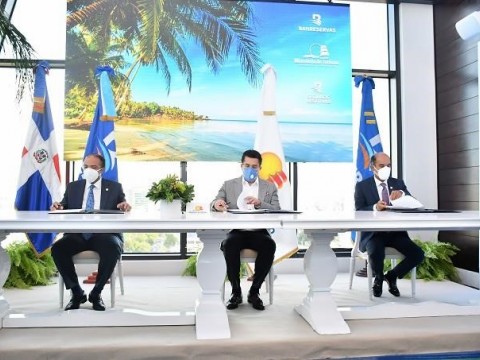 Ministro de Turismo pone en circulaci&oacute;n "Seguro para turistas" en Rep&uacute;blica Dominicana  