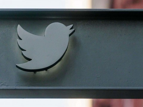 El &ldquo;check&rdquo; azul de Twitter premia el odio y la desinformaci&oacute;n