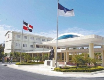 UASD desaprueba exposici&oacute;n de estudiantes por supuesto acto sexual en edificio universitario