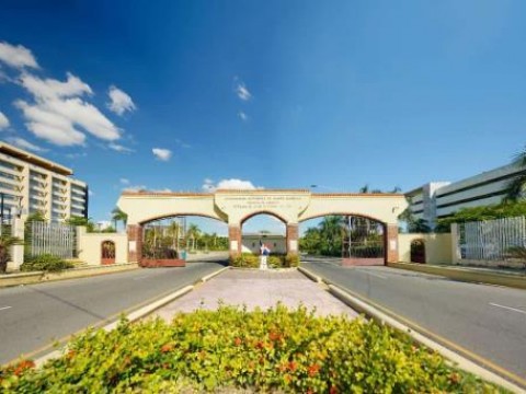 Muere estudiante de medicina de la UASD mientras jugaba en cancha de tenis
