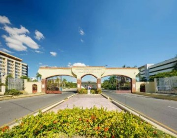 Muere estudiante de medicina de la UASD mientras jugaba en cancha de tenis