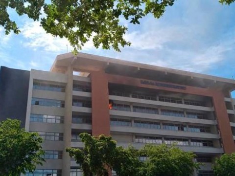 Reportan conato de incendio en edificio administrativo de la UASD