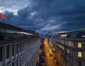 Los bancos suizos UBS y Credit Suisse inician oficialmente su proceso de fusi&oacute;n