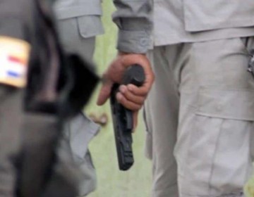 Enfrentamiento entre polic&iacute;as y haitianos en B&aacute;varo deja un muerto