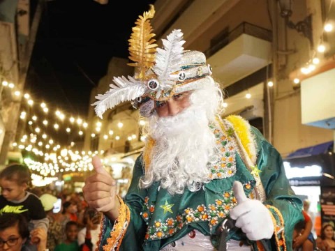La cabalgata de los Reyes Magos lleva ilusi&oacute;n a las familias