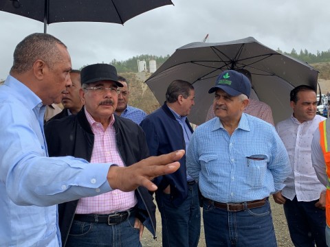 Presidente Medina aprueba proyecto a ganaderos y supervisa obras en dos provincias