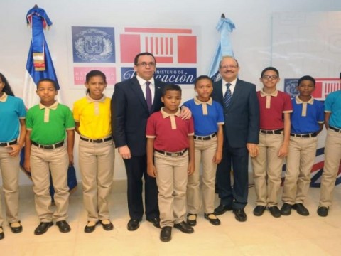 Despu&eacute;s de generaciones de camisas azul celeste, uniformes cambian dos veces en una d&eacute;cada
