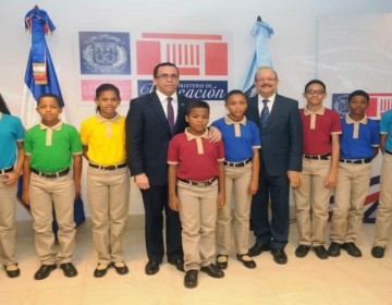 Despu&eacute;s de generaciones de camisas azul celeste, uniformes cambian dos veces en una d&eacute;cada