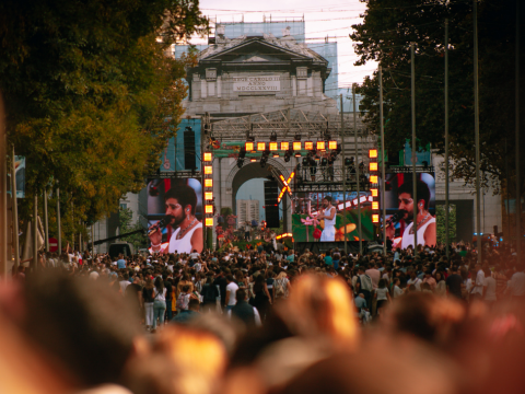 CAMILO  levant&oacute; a m&aacute;s de 80,000 personas desde  la Puerta de Alcal&aacute; en Madrid