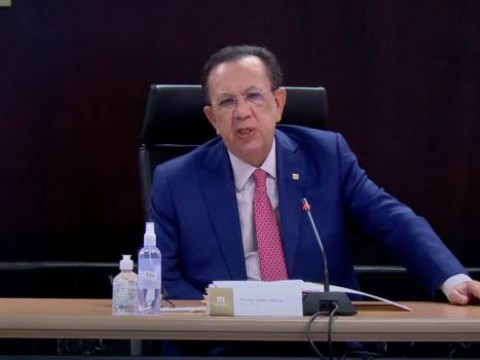 Valdez Albizu evitar&aacute; que el d&oacute;lar &ldquo;baje demasiado&rdquo;