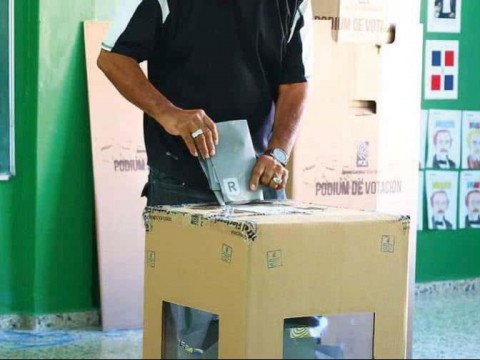 PRM sube a 121 alcald&iacute;as contra 23 ganadas entre opositores PLD, FP y PRD