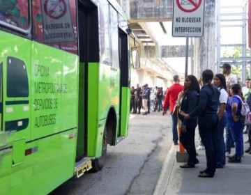 La odisea de salir de Villa Mella sin metro: usuarios sufren el cierre parcial de la l&iacute;nea 1
