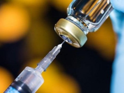 Los m&eacute;dicos, tras dos a&ntilde;os de vacunaci&oacute;n contra la COVID-19: "Ha resultado esencial"