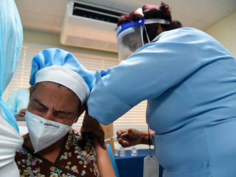 Otros 182 del personal de primera linea ser&aacute;n vacunados hoy