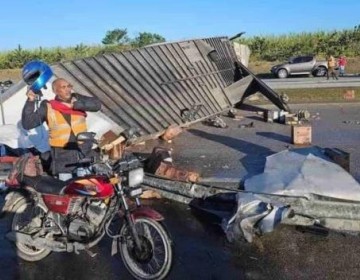 Una persona atrapada en un veh&iacute;culo tras choque m&uacute;ltiple en la autov&iacute;a del Coral