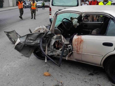 Una persona atrapada en un veh&iacute;culo y varios heridos en accidente de tr&aacute;nsito en Santiago