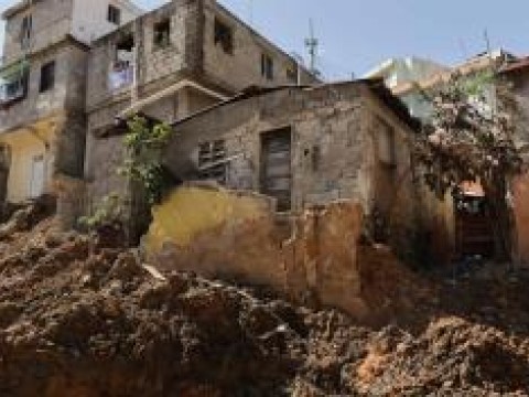 Se desploma parte de una vivienda y otras siete resultan con grietas cerca de la ca&ntilde;ada Guajim&iacute;a