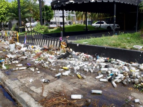 Un choque en la zona cero del Jet Set deja el altar en memoria a las v&iacute;ctimas hecho escombros