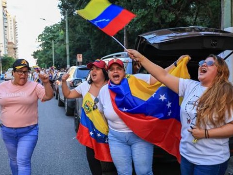 Venezolanos en Rep&uacute;blica Dominicana celebran la captura de Nicol&aacute;s Maduro
