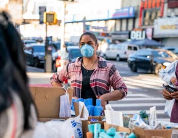 Dominicana en NY: "Me han llevado presa como 20 veces por vender en la calle"; nueva ley elimina riesgo de c&aacute;rcel