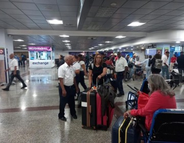 Viajeros contentos por &ldquo;gracia navide&ntilde;a&rdquo;