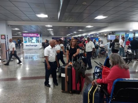 Viajeros contentos por &ldquo;gracia navide&ntilde;a&rdquo;