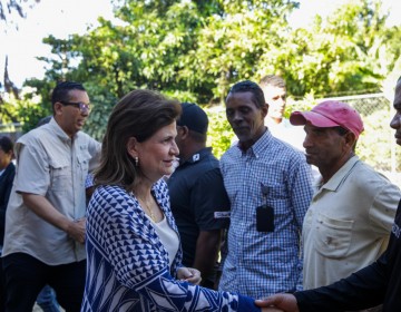Vicepresidenta Raquel Pe&ntilde;a visita comunidades de Bahoruco afectadas por lluvias y escucha necesidades de la poblaci&oacute;n