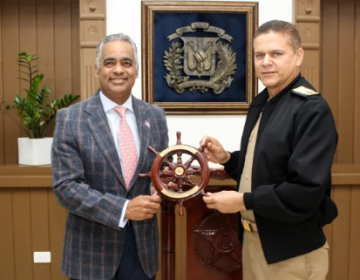 Ministro Joel Santos visita la Comandancia General de la Armada