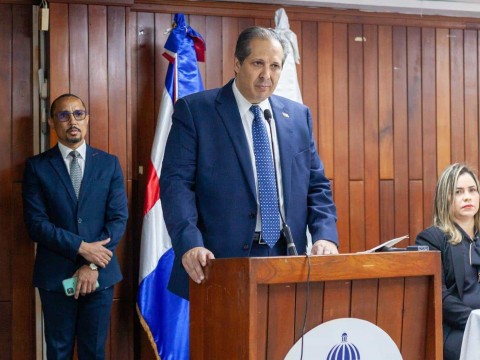 V&iacute;ctor Atallah asume como el nuevo ministro del Salud P&uacute;blica