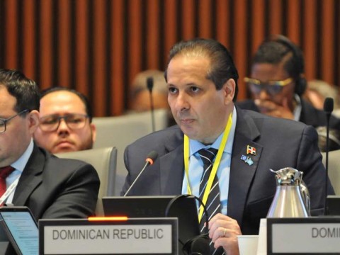 V&iacute;ctor Atallah propone ante comit&eacute; de OMS la creaci&oacute;n de centro regional para medicamentos gen&eacute;ricos