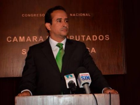 Diputado V&iacute;ctor Su&aacute;rez se queda en el PLD