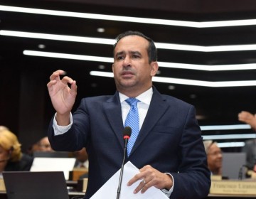 V&iacute;ctor Suarez denuncia corrupcion en contrato de RD con Pfizer